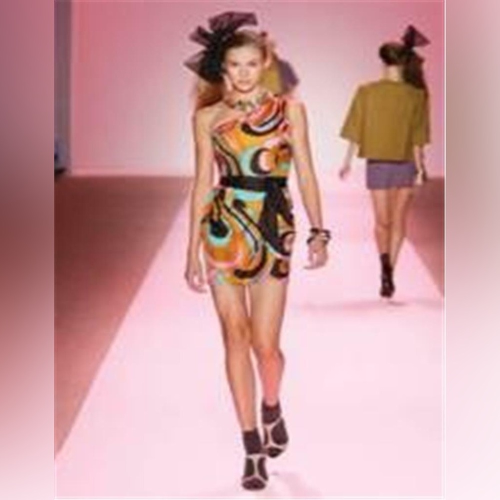 An Original MILLY of New York Runway Kaleidoscope One Shoulder Silk Dress Size 0